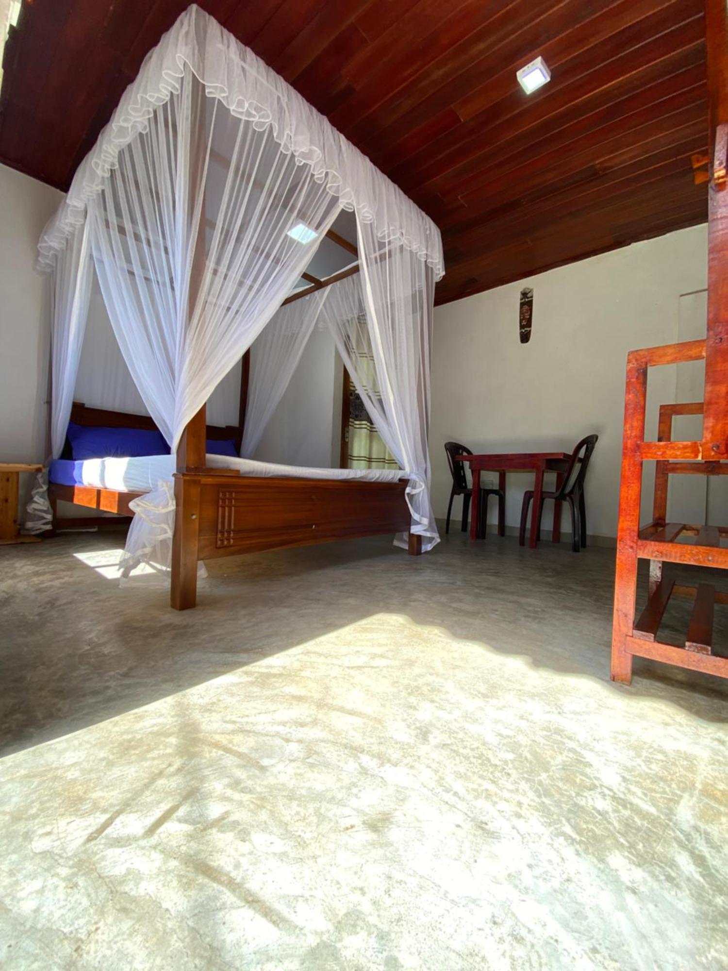 The Breeze Mirissa Bed and Breakfast Εξωτερικό φωτογραφία