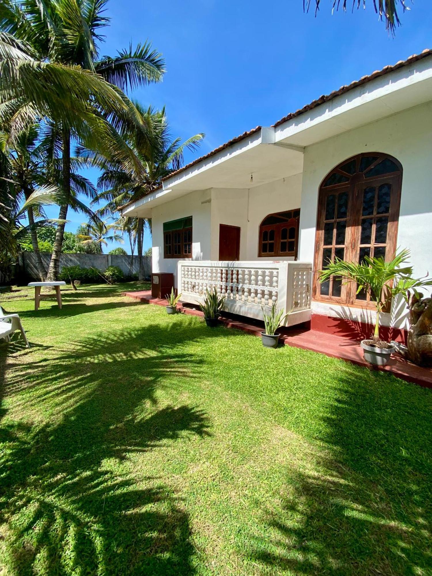 The Breeze Mirissa Bed and Breakfast Εξωτερικό φωτογραφία