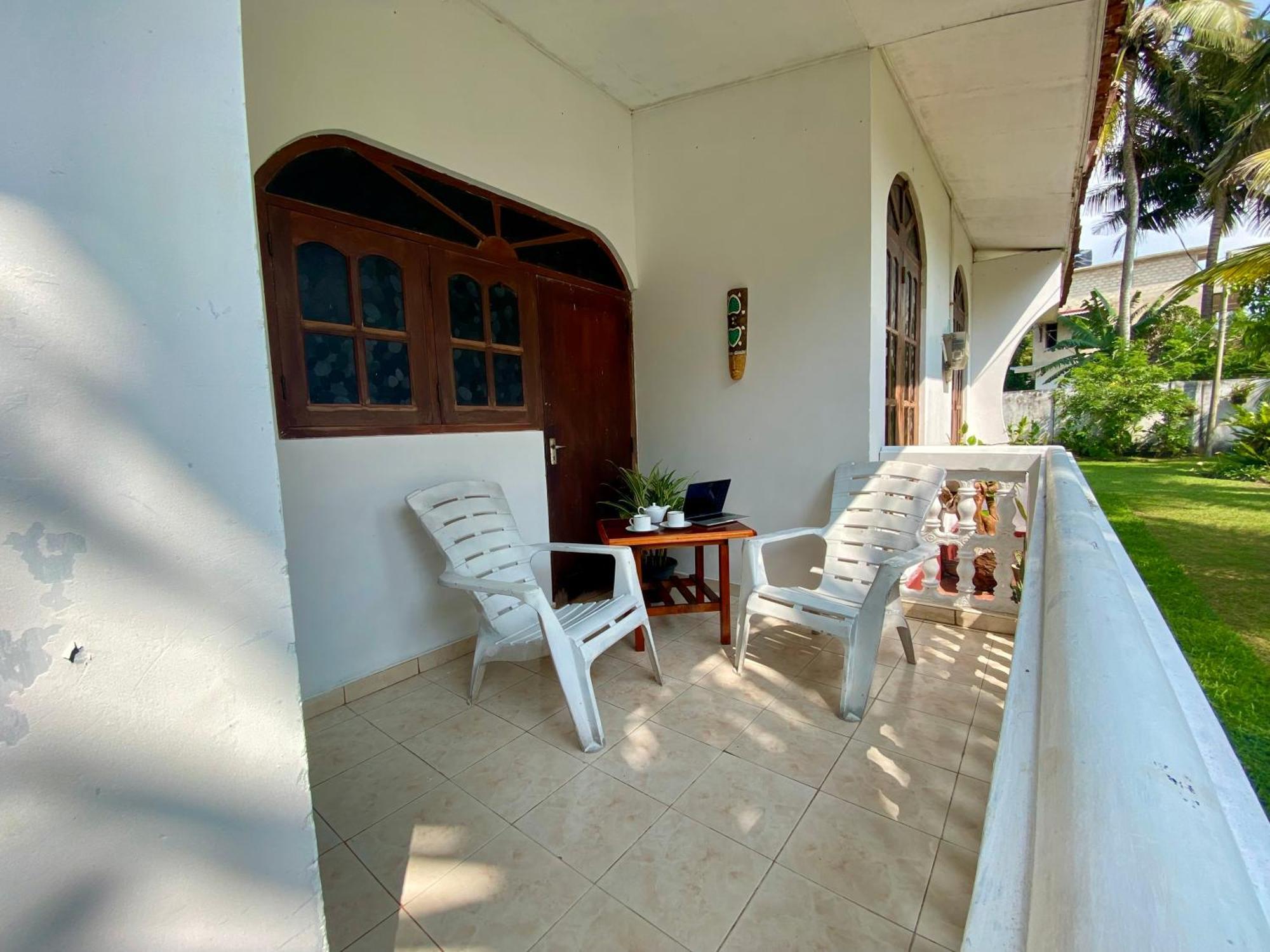 The Breeze Mirissa Bed and Breakfast Εξωτερικό φωτογραφία